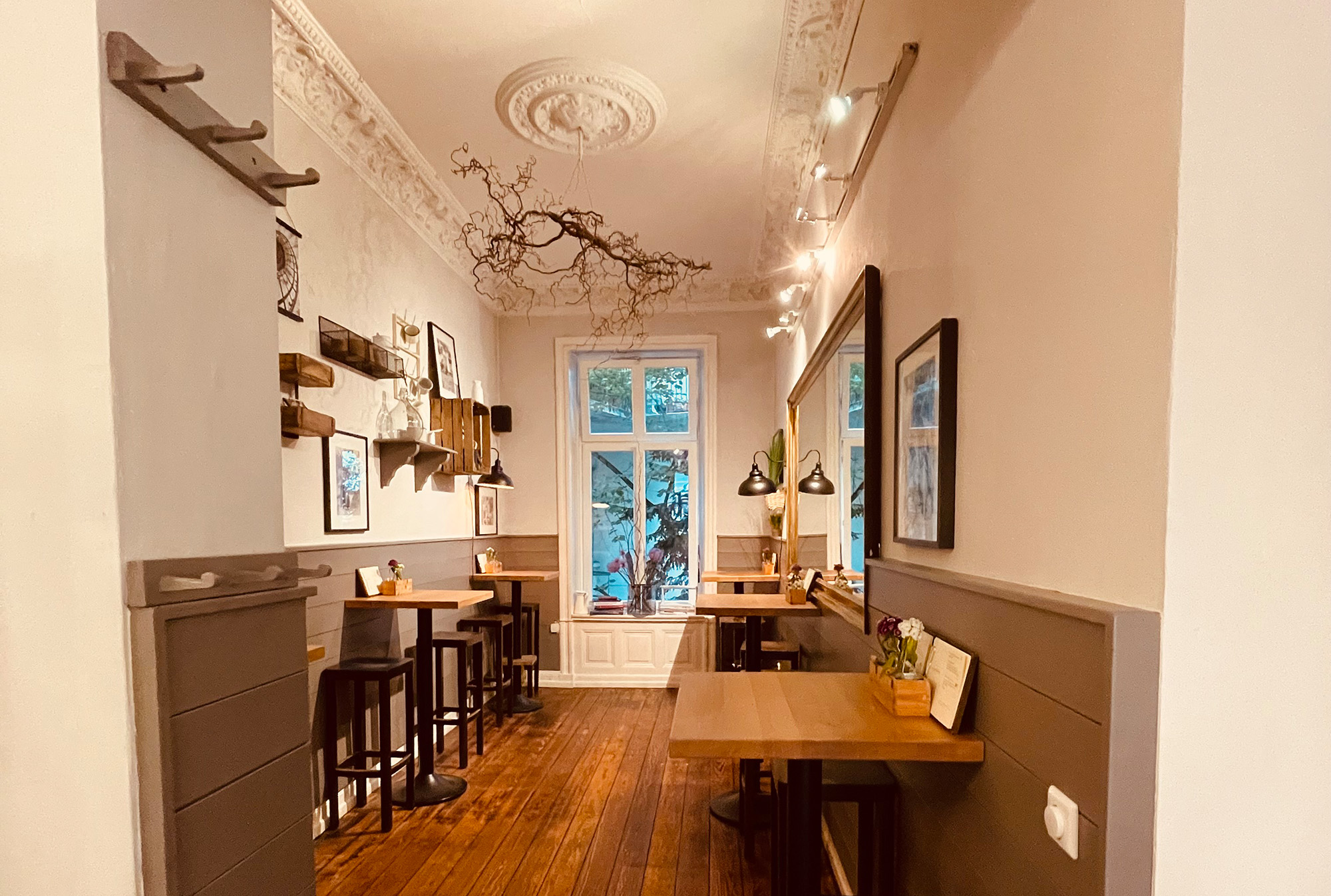 Bistro-Engelke Hamburg  am Isemarkt und Ise-Kanal, nahe Eppendorfer Baum, Alster, Isebeck Bistro-Engelke Hamburg am Isemarkt und Ise-Kanal, nahe Eppendorfer Baum, Alster, Isebeck